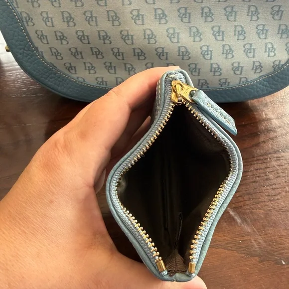 Dooney & Bourke Vintage light blue Leather DB Monogram Shoulder bag & coin purse - Picture 12 of 16